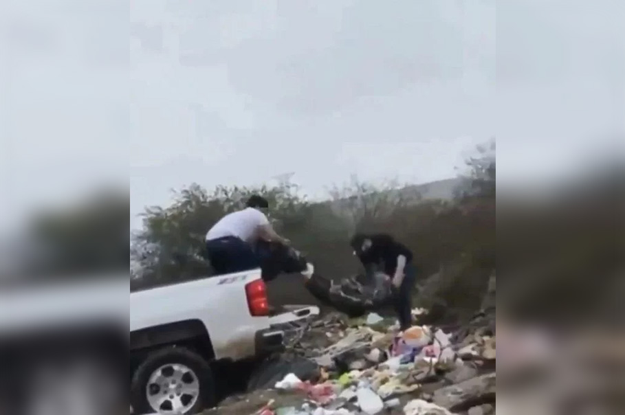 Toman video a sicarios tirando un cadáver en un basurero